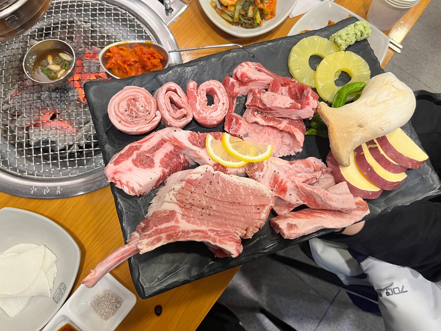 흑토리숯불구이 이미지