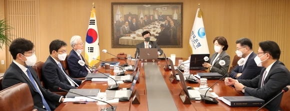  '빅스텝' 밟은 한은…10년 만에 기준금리 3% 시대 열렸다