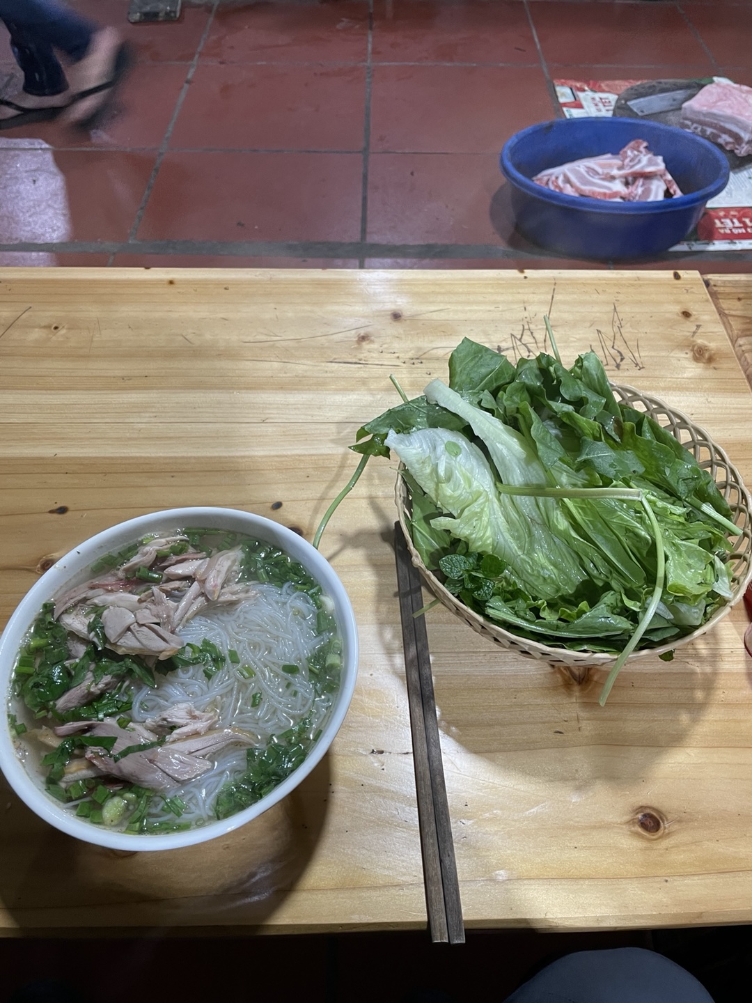 따뜻한 쌀국수 한그릇이 큰 힘이 되었다.