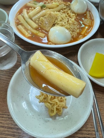 밀떡 떡볶이 쫄면 김밥