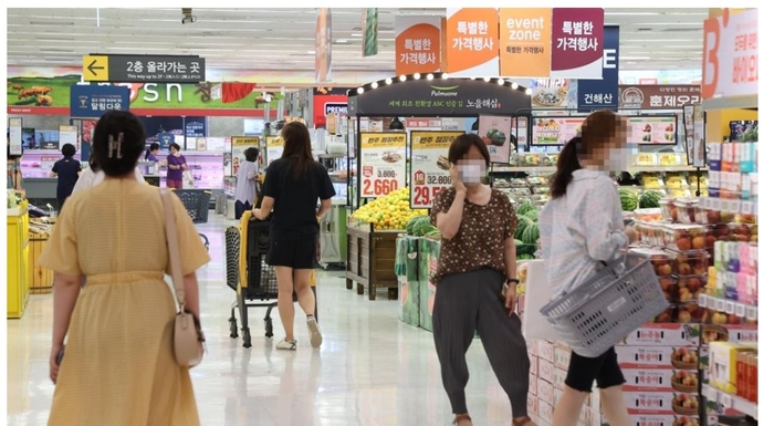  대통령실 '대형마트 의무휴업' 국민투표 부쳐..소상공인 "사지로 내몰아"