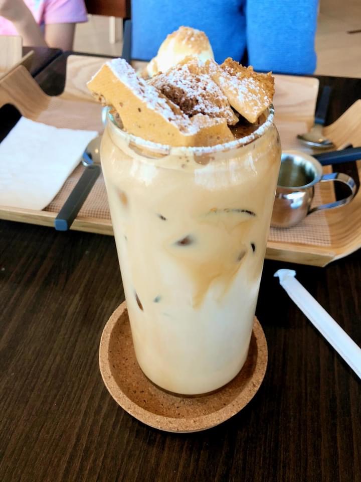  밴쿠버카페-바삭 카페 - 달고나 커피, 쳐비 와플 #basakcafe2020