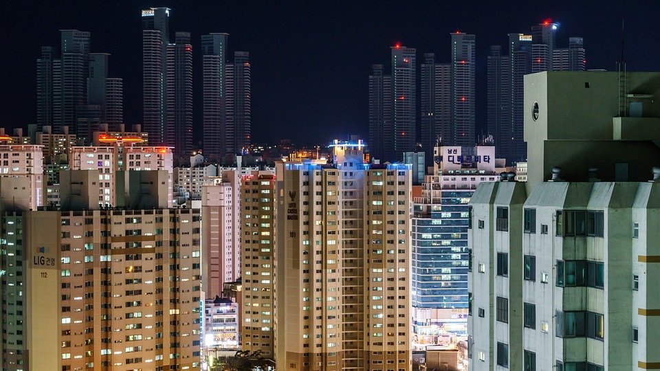 아파트로 가득찬 서울의 모습.
