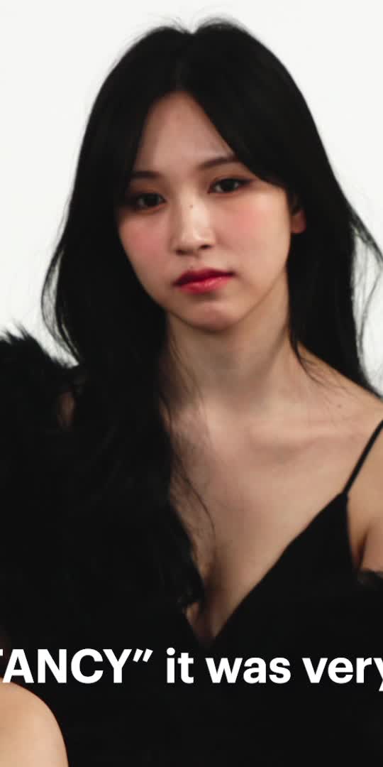  검정 슬립 입은 트와이스 미나