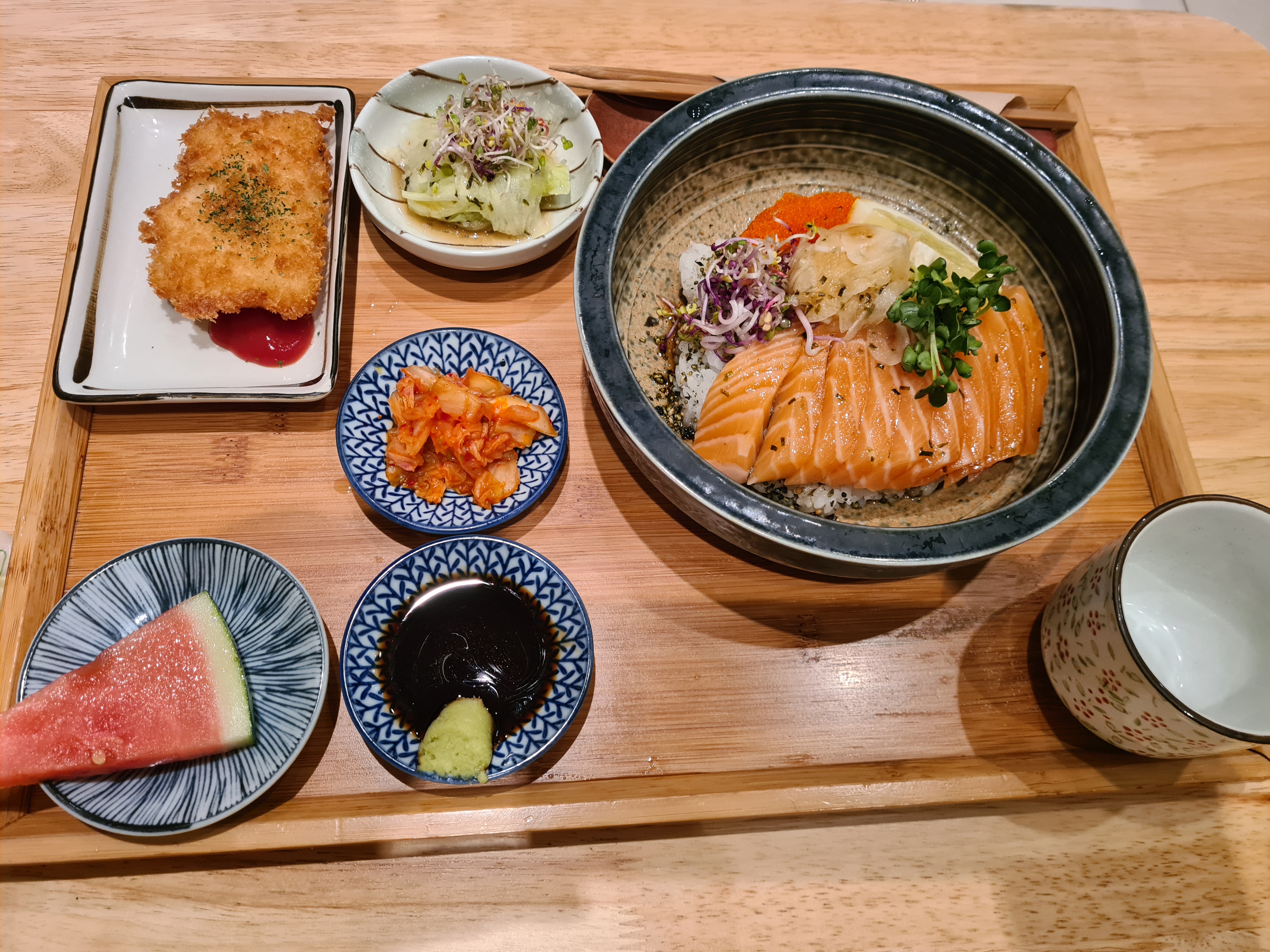 나오리쇼쿠 생연어덮밥