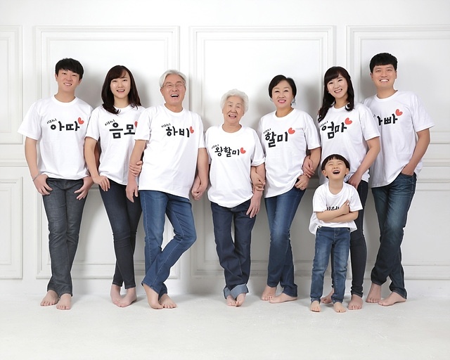  가족사진 촬영 3만 원 지점별 선착순 10 가족!