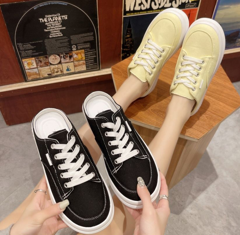  쿠션감 있는 패브릭 3.5cm 스니커즈 슬리퍼