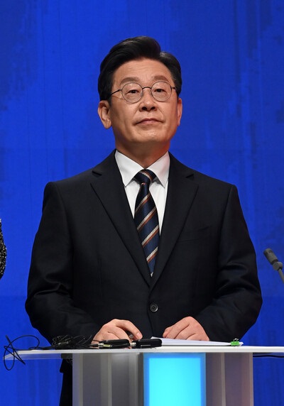  李 ‘기축통화국’ 발언에… “가축통화국?” “가능하다” 온라인 시끌