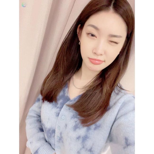  청하, 사랑스러운 윙크+청순 여신 비주얼