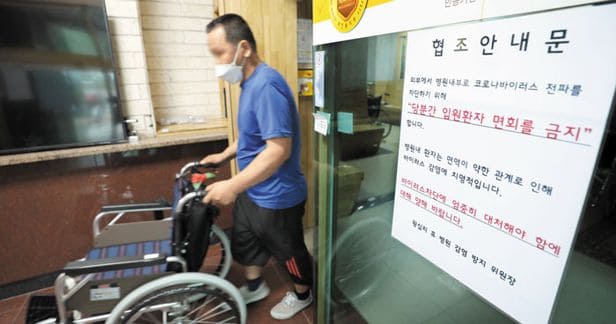 [#신뢰도 떨어진 백신] 미 일은 기존 백신 접종 중단하는데 한국은 왜 강행하나...잔여량 소모?