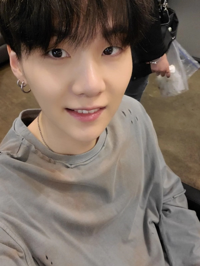  방탄소년단(BTS) 슈가, 금빛 미모 뽐내며 'Stay Gold'