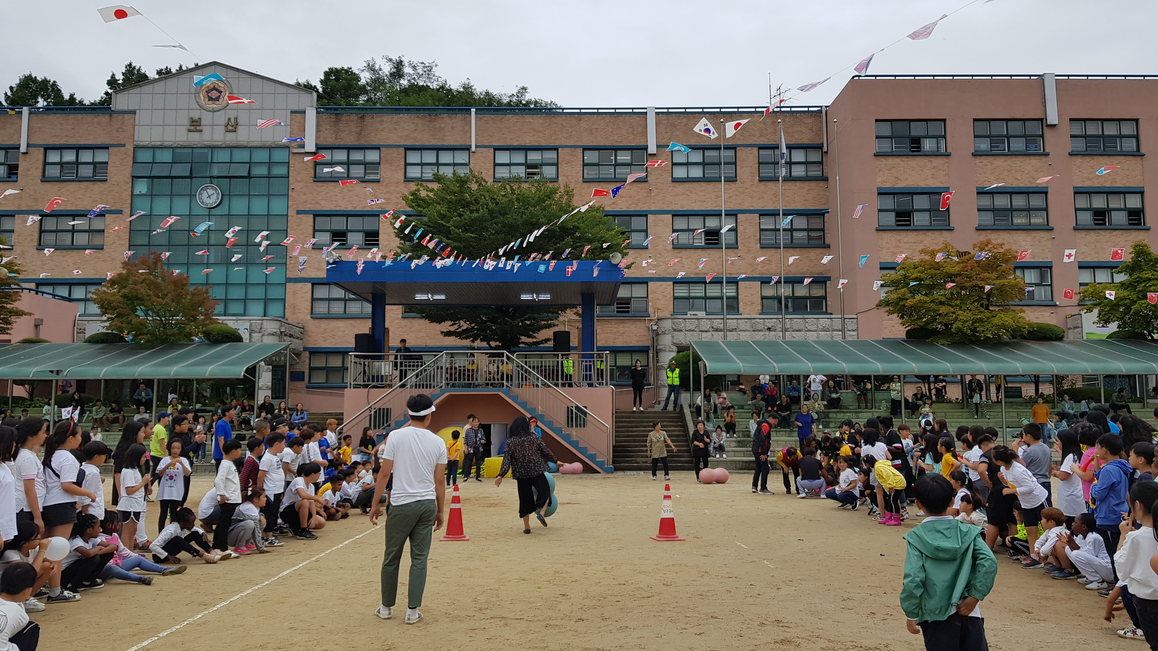  부모님과 함께 하는 초등학교 운동회