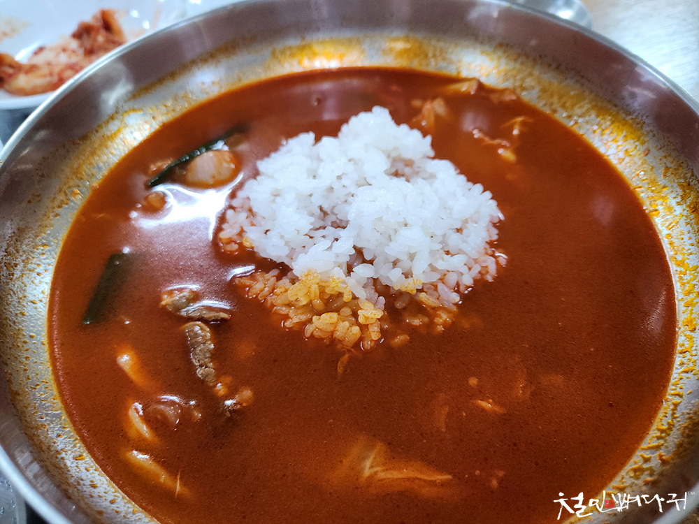 왕언니육칼밥 이미지