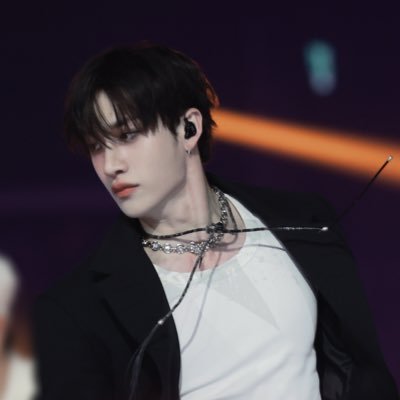 𝐋𝐮𝐬𝐭𝐫𝐨𝐮𝐬. bXqyjs