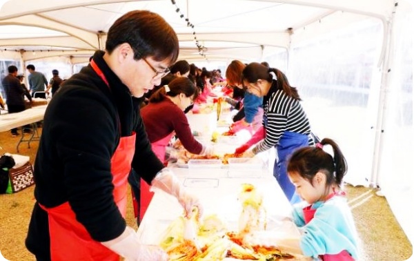  NYT "한국에서 '김장 르네상스'가 펼쳐지고 있다"