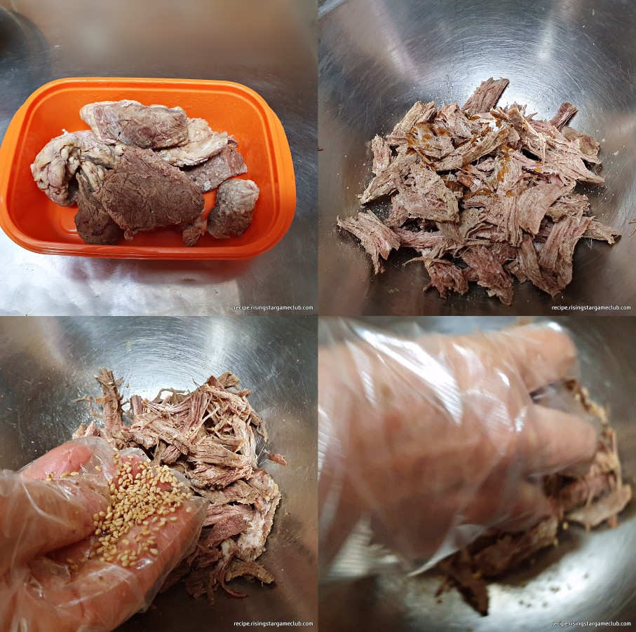 사골 육수로 맛있는 떡국에 올라갈 살치살 고명을 잘게 찢어 밑간을 하는 사진