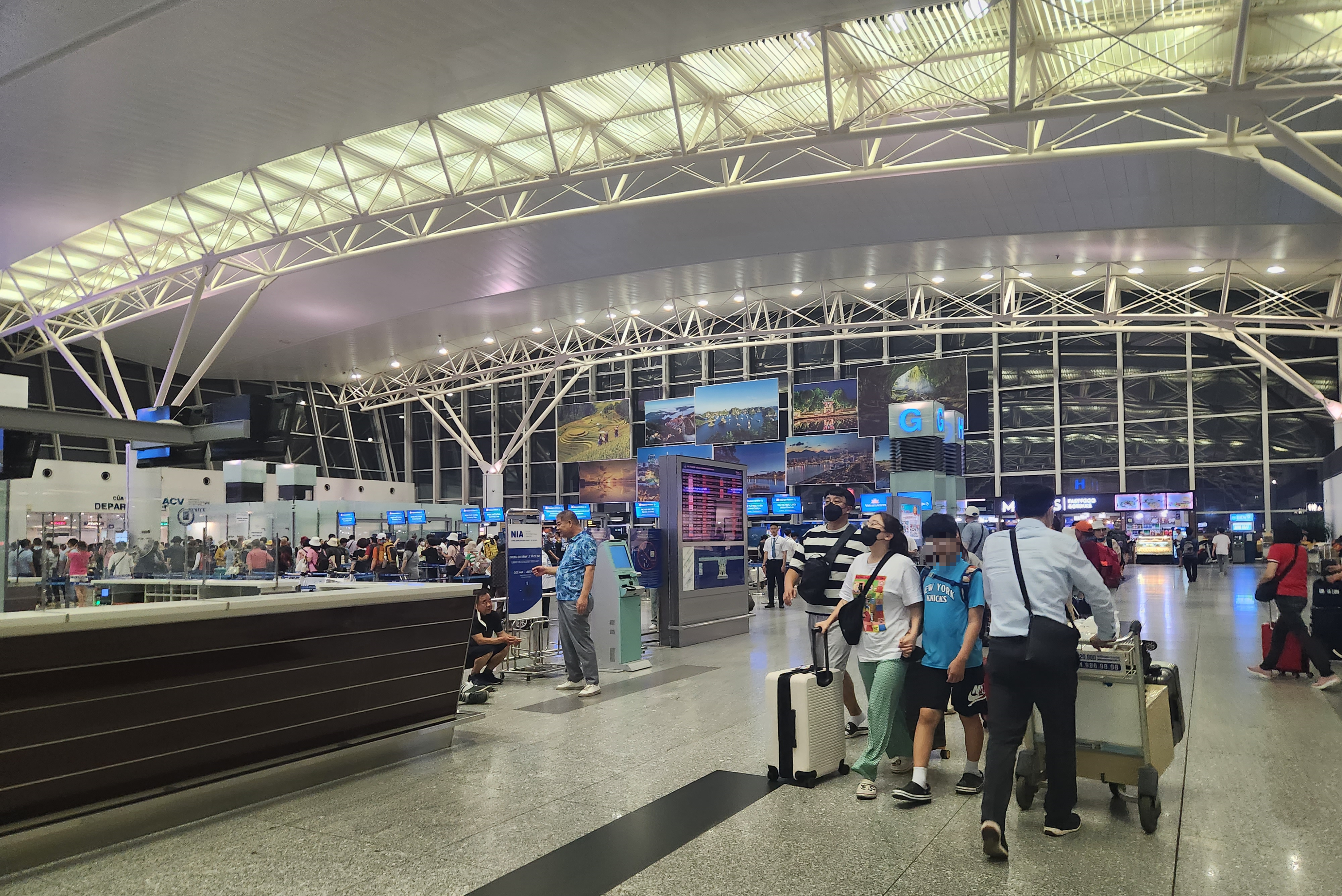 노이바이 국제공항 1층
