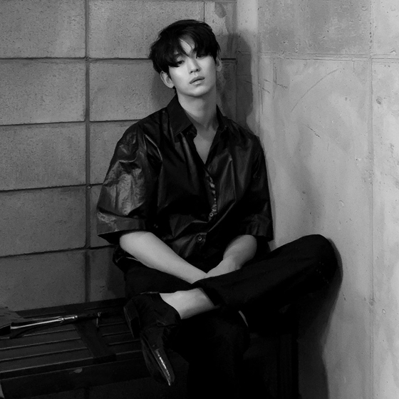  김수현, '그윽 눈빛'에 섹시美까지..팬심 저격