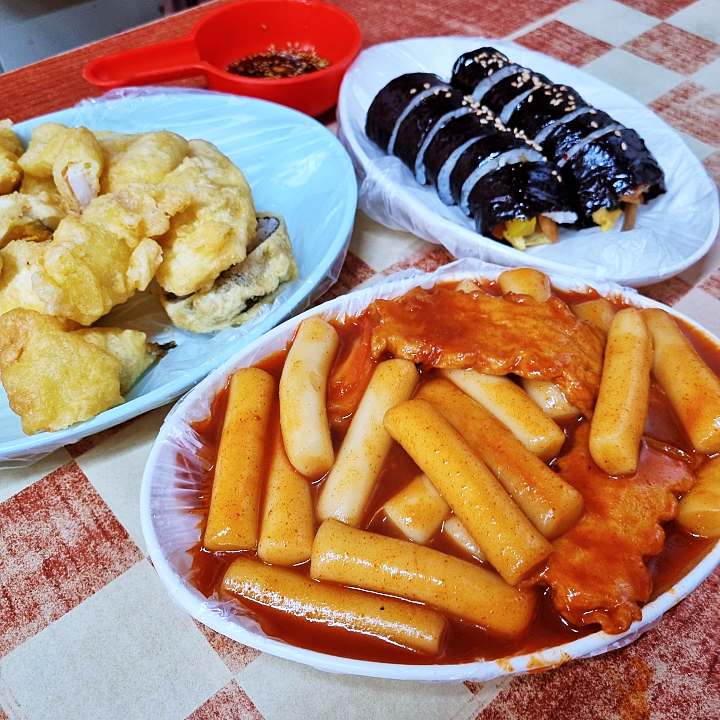 놀면뭐하니 유재석 전국 간식 자랑 김밥튀김 떡볶이 대구 동촌 맛집 추천 방송정보