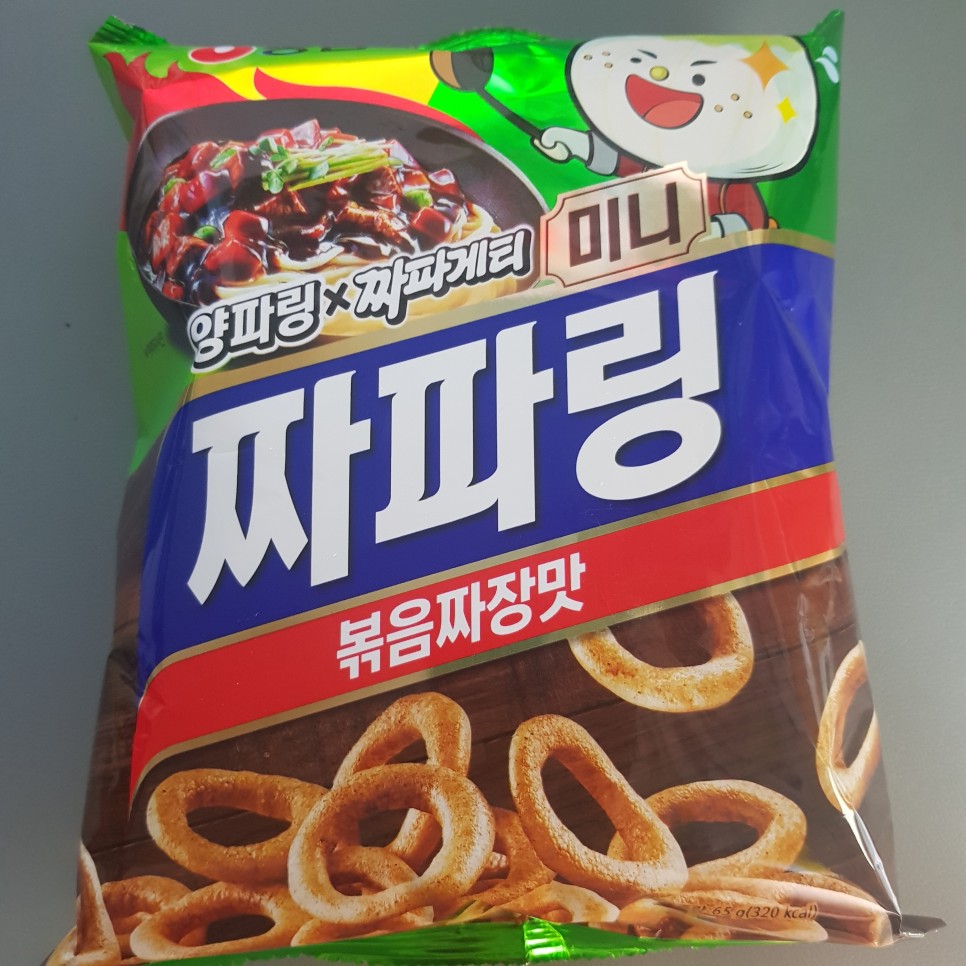  [푸드리뷰] 농심 <짜파링> 양파링 x 짜파게티의 조합! 볶음짜장맛의 미니 양파링!