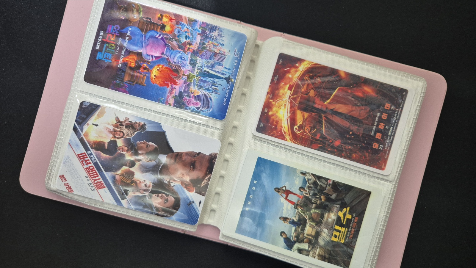 포토카드 앨범 내부