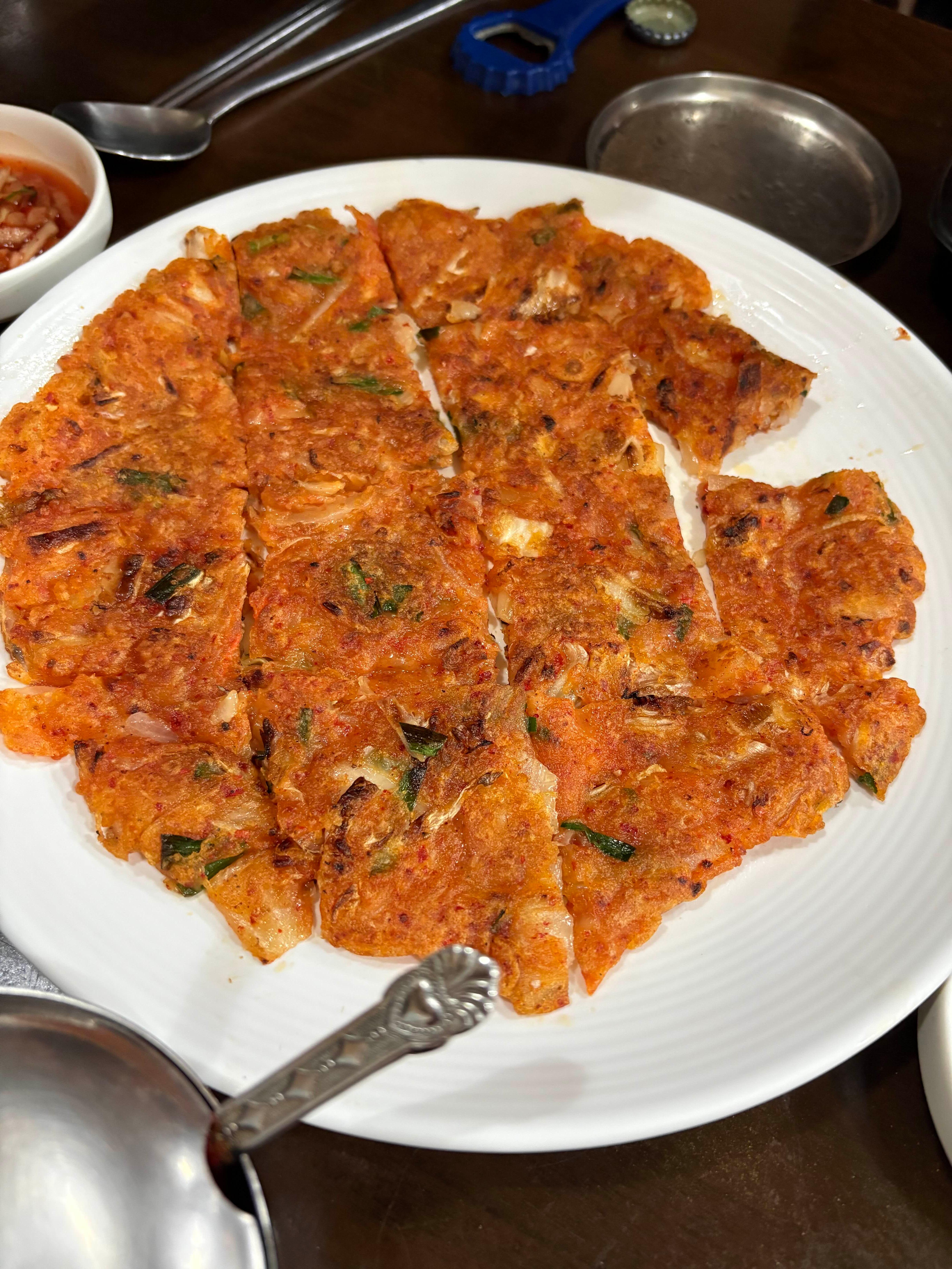 alt=&quot;비오는날 생각날거 같은 김치전맛도 기가막혀요&quot;