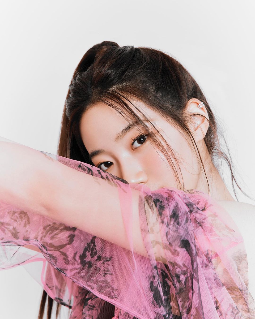  르세라핌 카즈하 에뛰드 뮤즈 화보 사진 6장