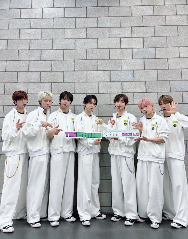 타이틀곡이랑 수록곡 코디 온도 차 많이 느껴져서 좋은 아이돌 | 인스티즈