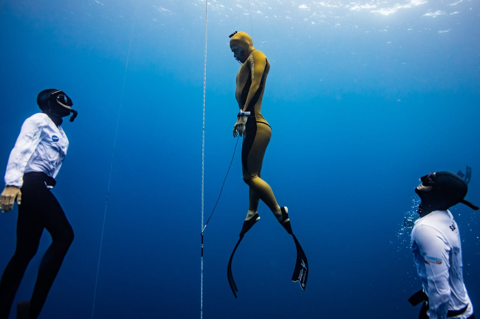컨스턴트 웨이트 바이핀(CWTB)&#44; 한번의 호흡으로 얼마나 깊이 들어갈 수 있는가를 측정하는 프리다이빙 종목