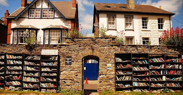 어니스티 북샵 (Honesty Bookshop, 영국 헤이 온 와이)