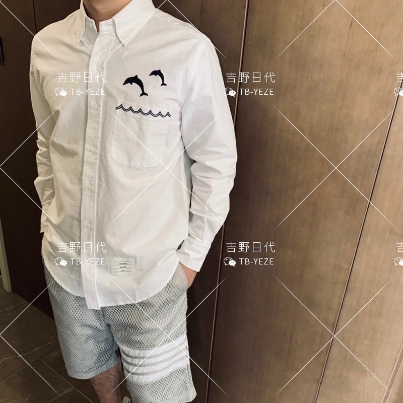  [THOM BROWNE] 톰브라운 돌핀 자수 업 셔츠 MWL272E03856100