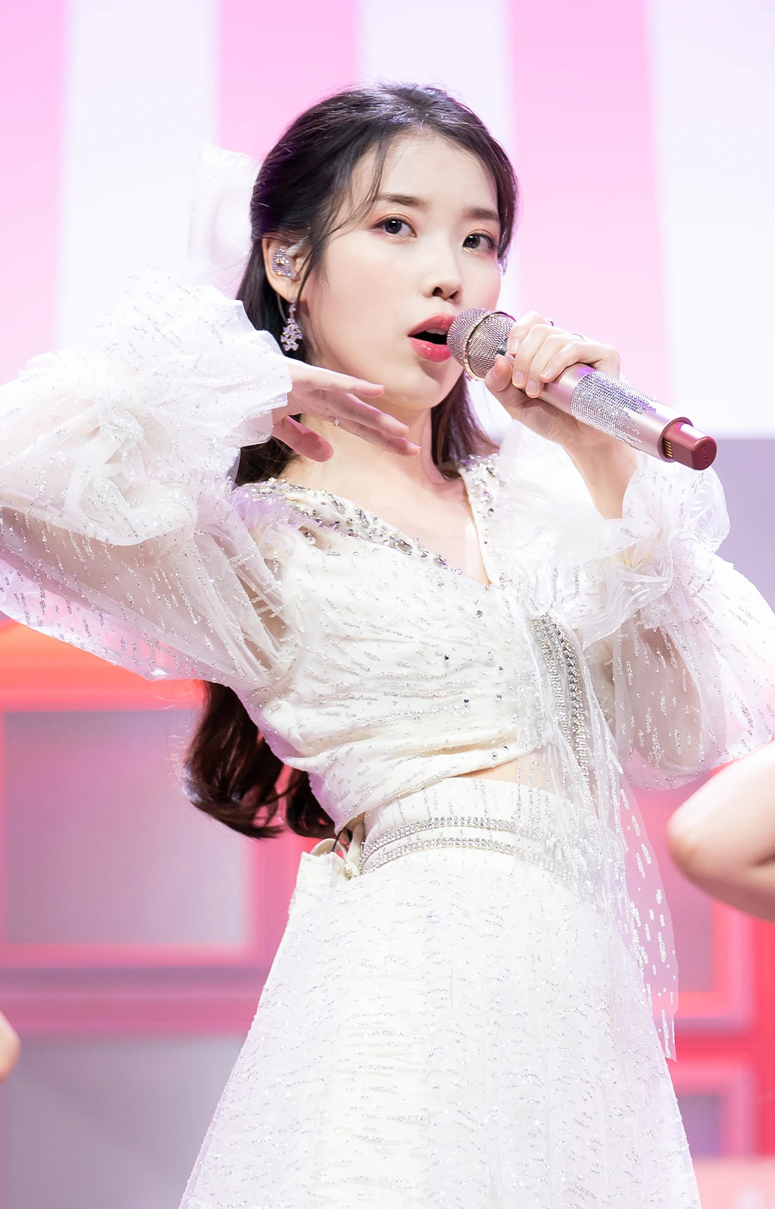  아이유 인기가요 'LILAC' 피디노트 공식 사진