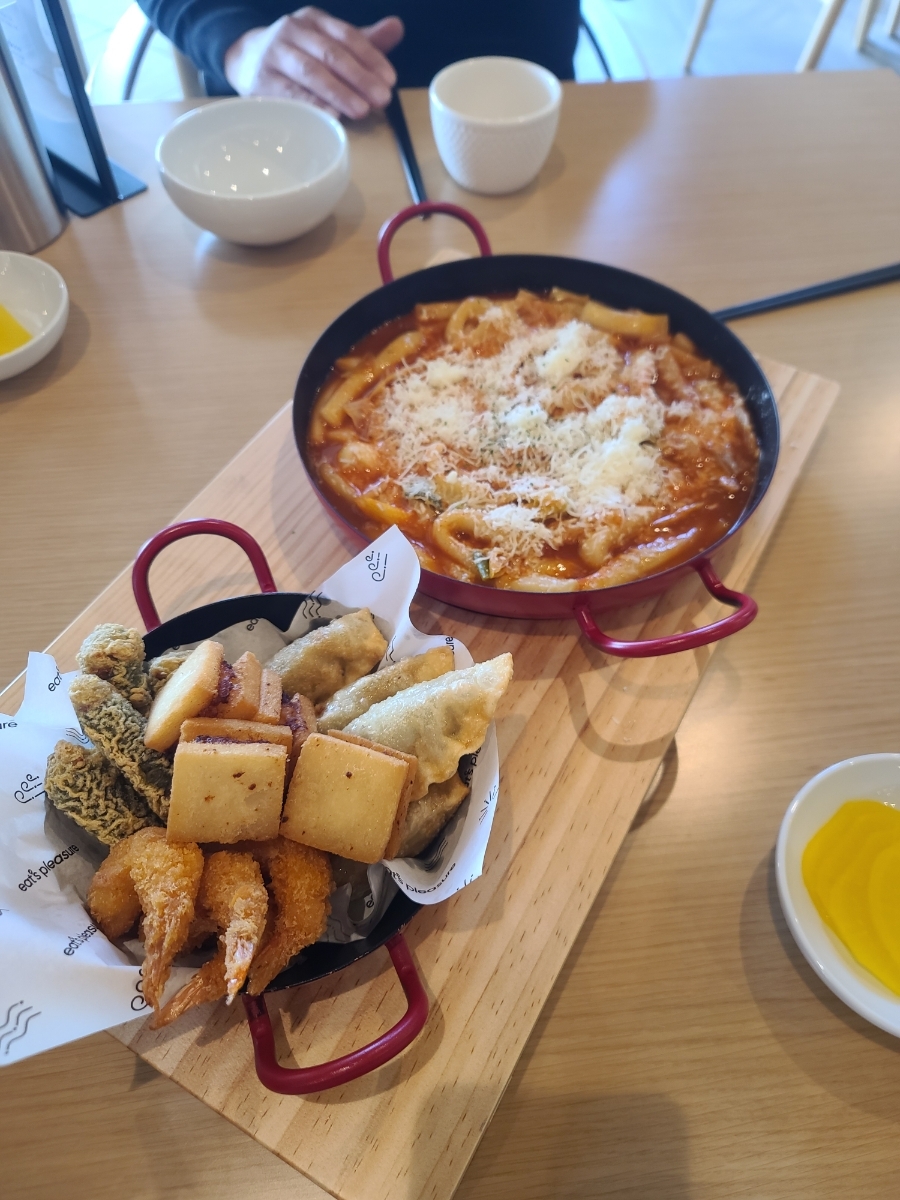 클럽하우스-떡볶이-튀김
