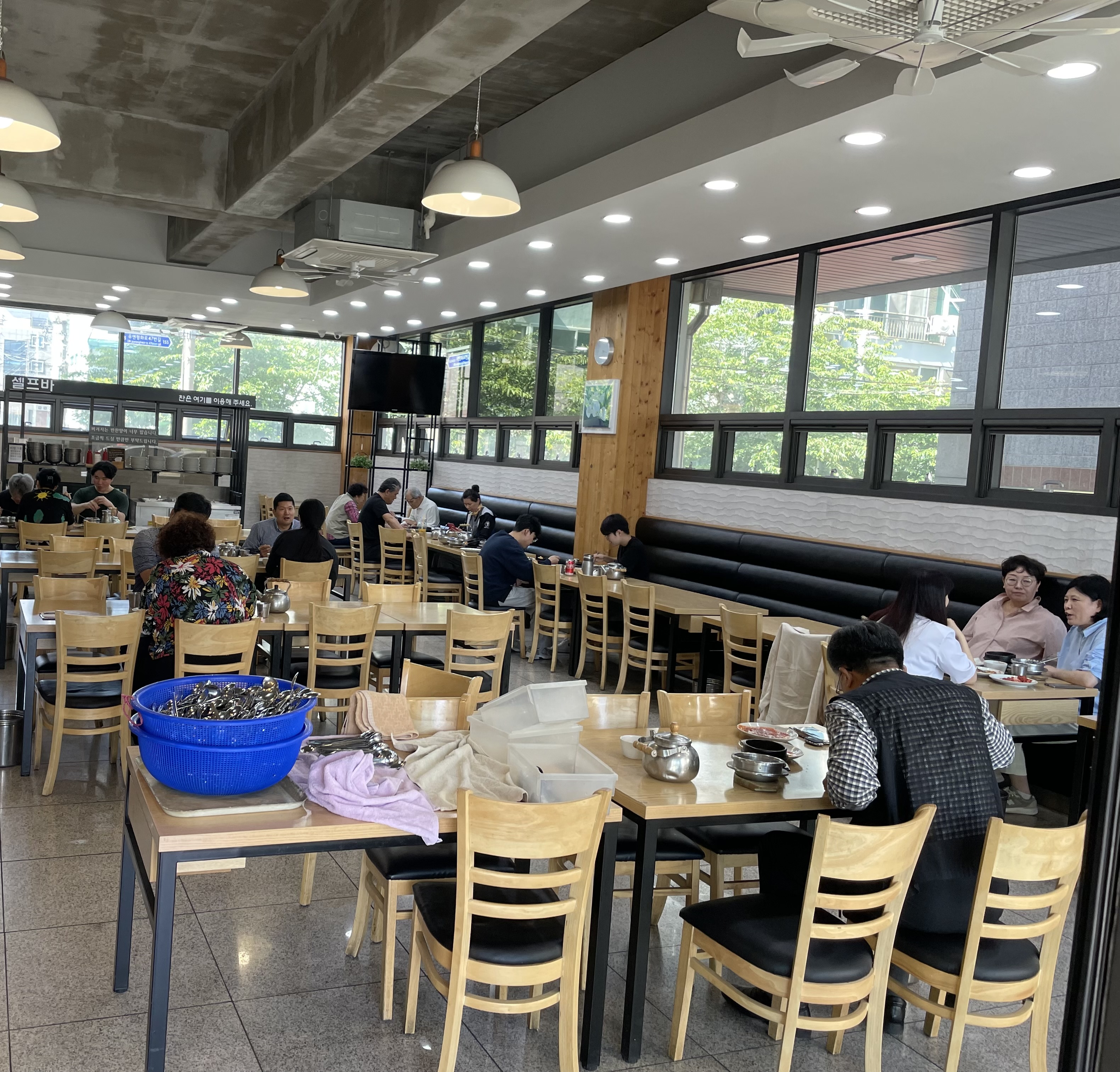 거창맷돌순부두 대연점 내부