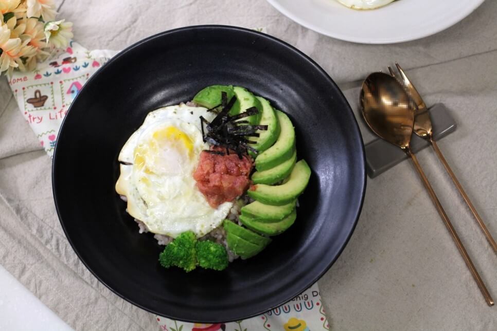 아보카도 맛있게 먹는방법 - 아보카도 명란 비빔밥