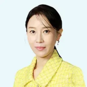 수지맞은 우리에서 김마리 역을 맡은 김희정