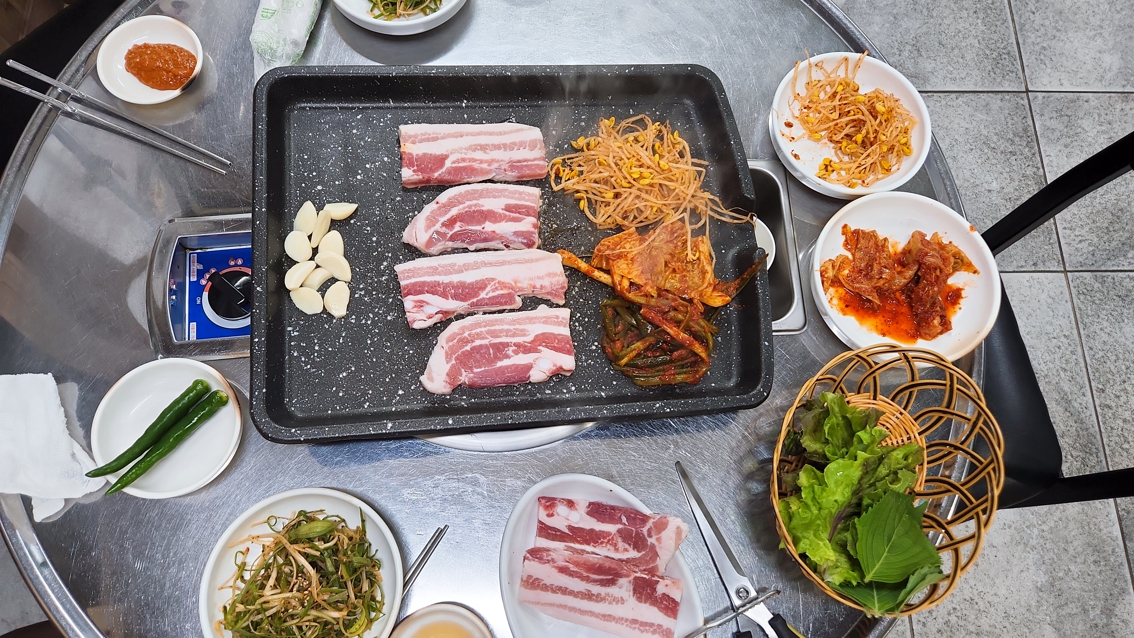  맛있는 파김치와 집에서 먹는 삼겹살 느낌의 사상 영덕삼겹살