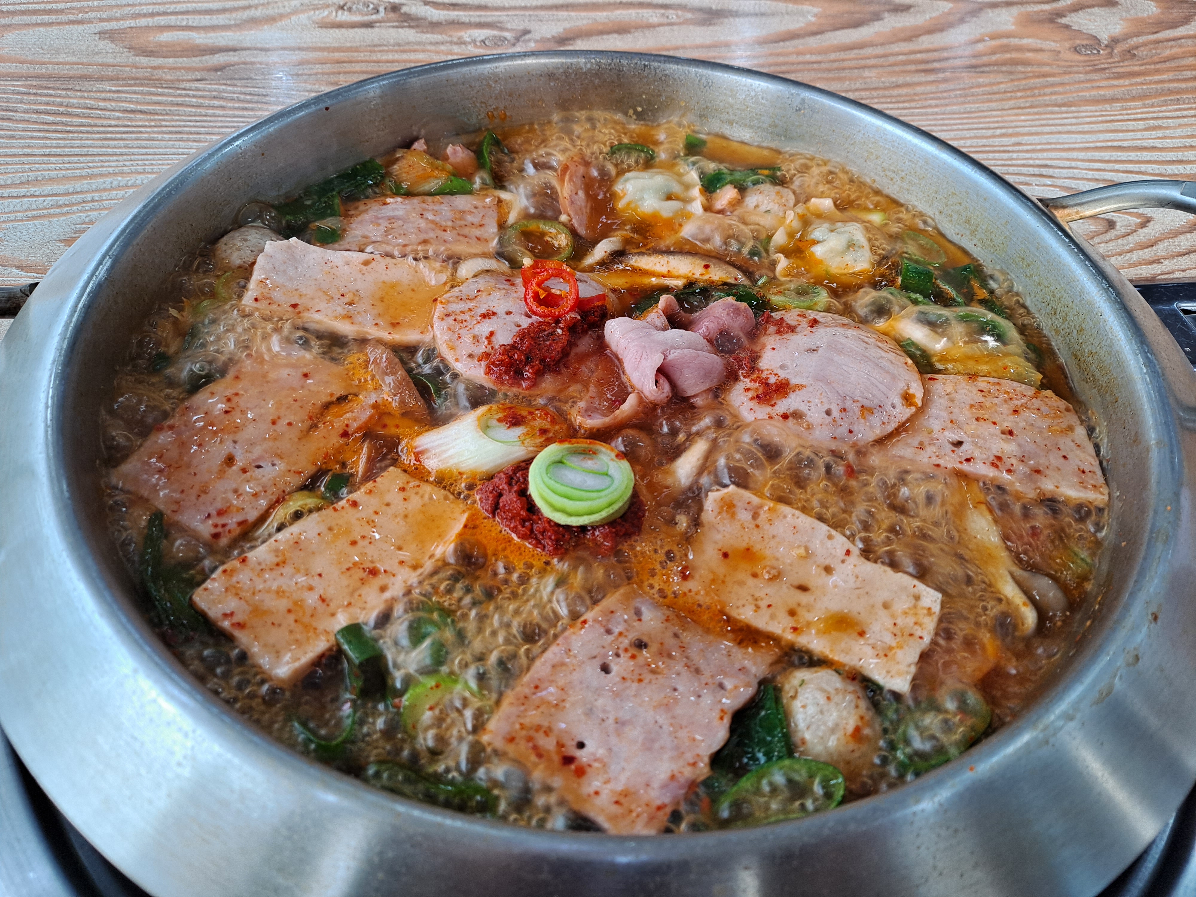  서양과 동양 식재료의 하모니, 부대찌개(Sausage Stew)