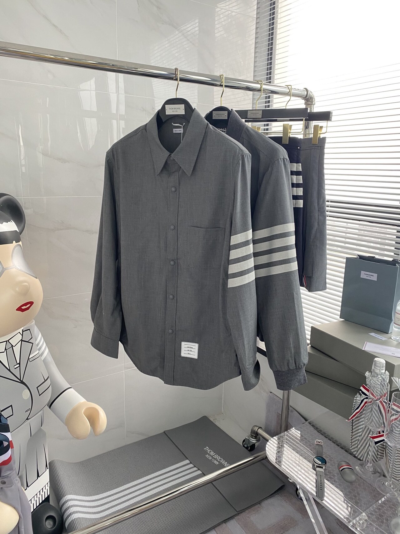  [THOM BRONWE] 톰브라운 미디엄 4-바 울 스냅 프론트 셔츠 자켓 MJO055A06146035 (2 COLOR)