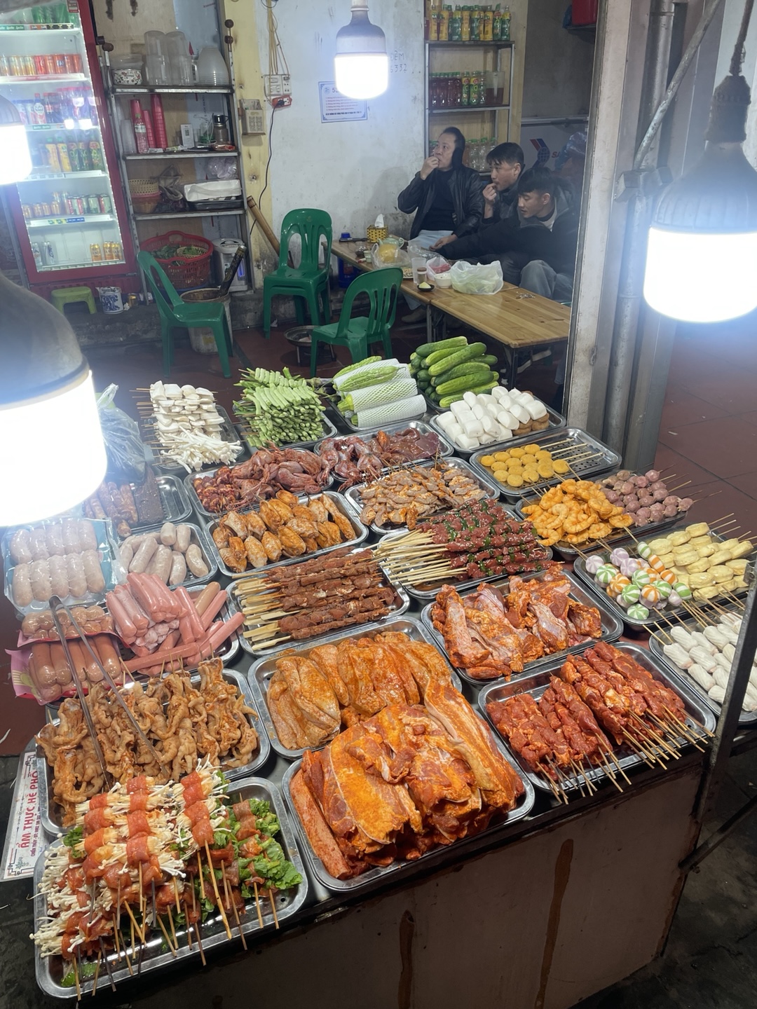 정식 영업시간에는 각종 꼬지류들도 많이 판다