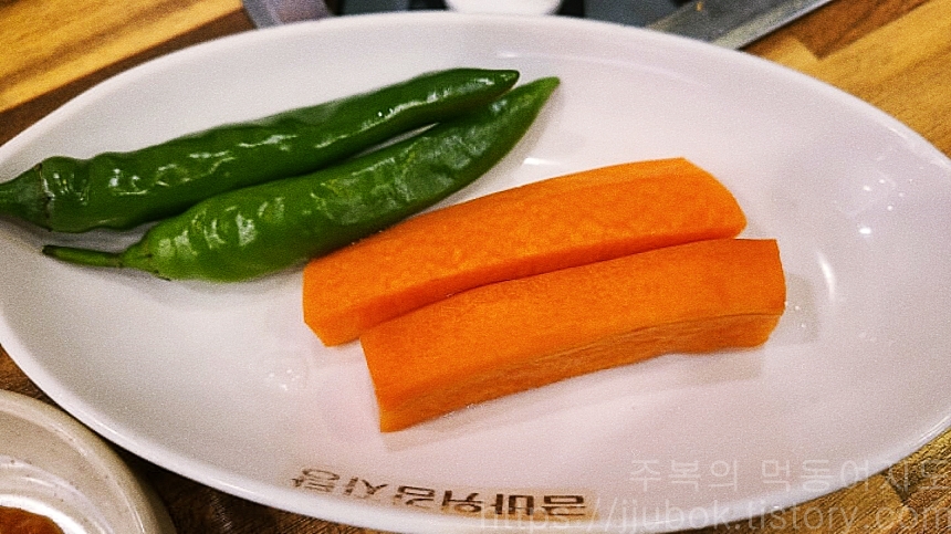 금바위-감자탕-밑반찬-야채