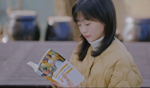 책 읽는 김다미