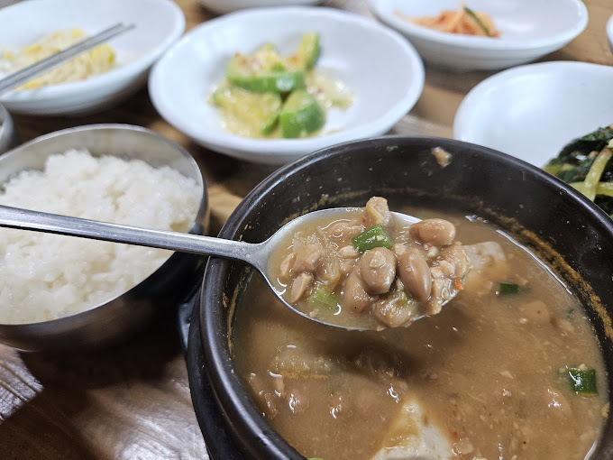 홍천 산채요리집 '준이네통나무집'