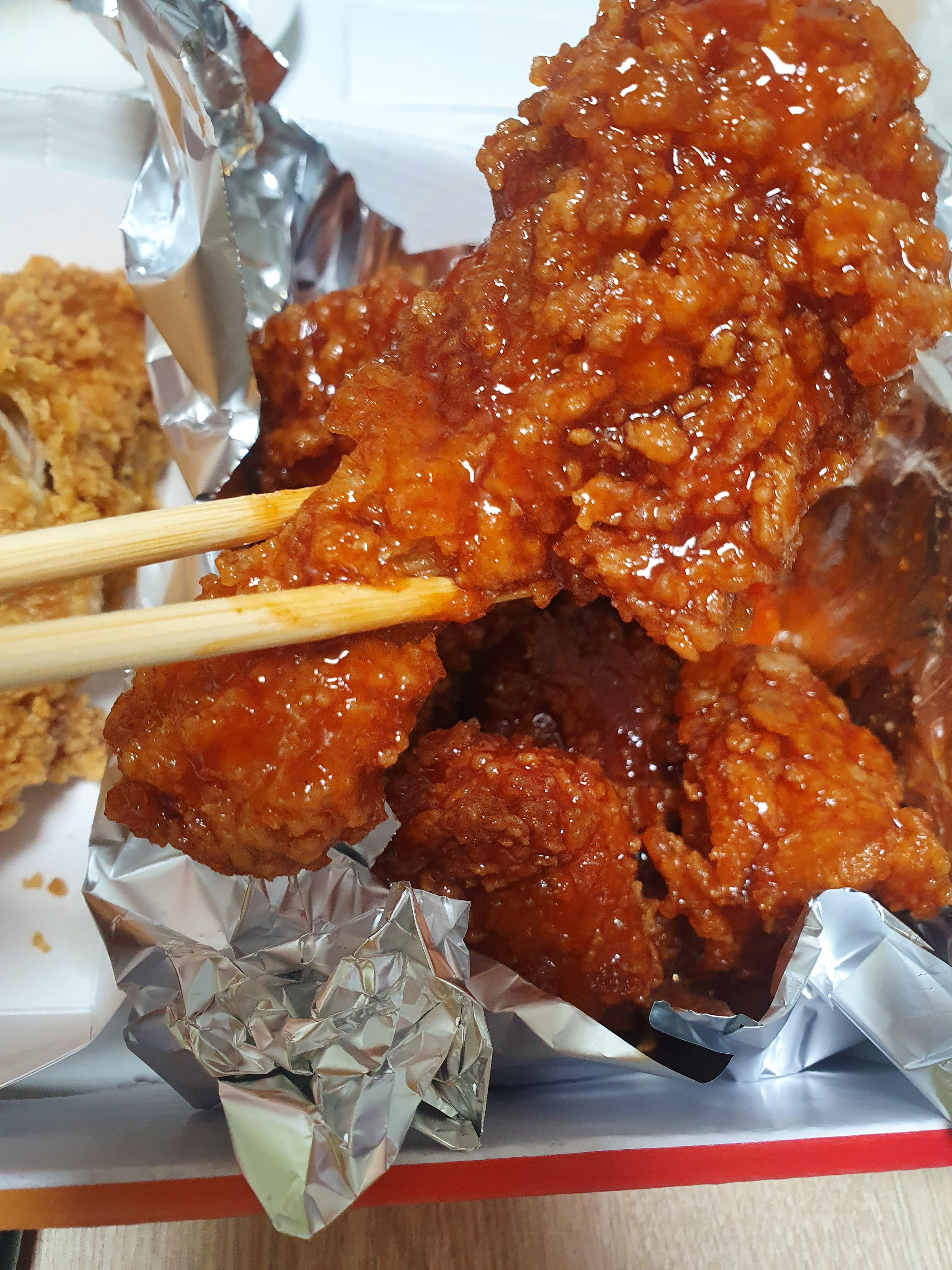  BBQ 황금올리브 치킨반반 구매