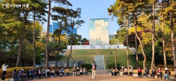 옛 러시아공사관 터에서 근대화에 실패한 고종의 여운이 감도는 듯했다. 