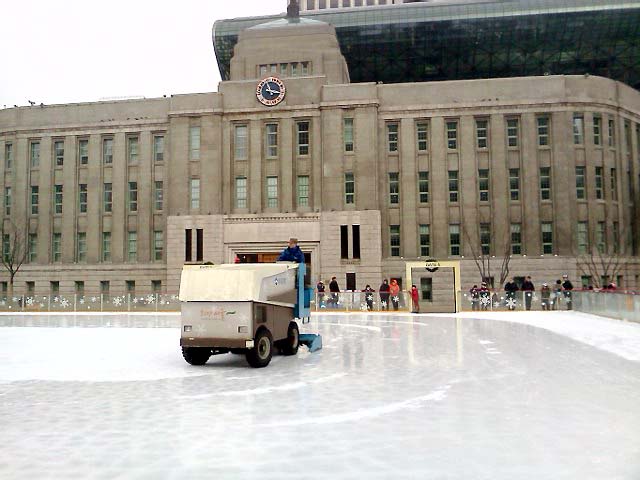 서울광장 스케이트장(Seoul Plaza Ice Rink)