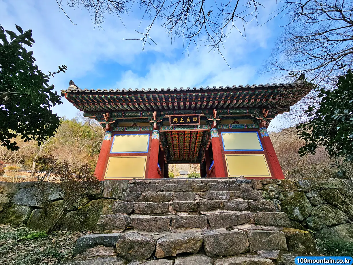 증심사 사천왕문