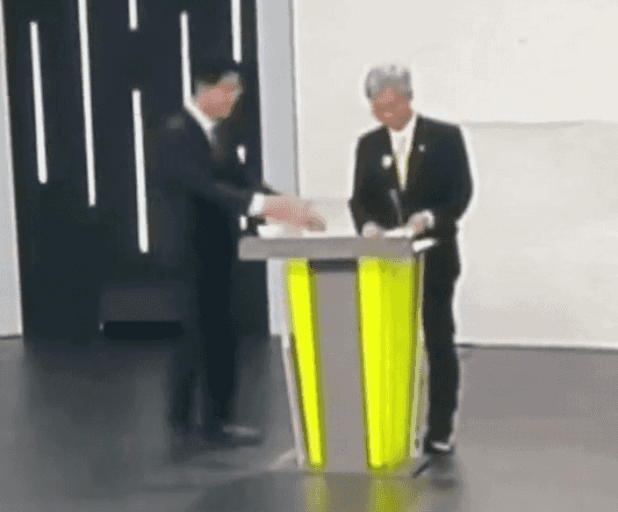 권영국 대선후보, 김문수 악수 거절