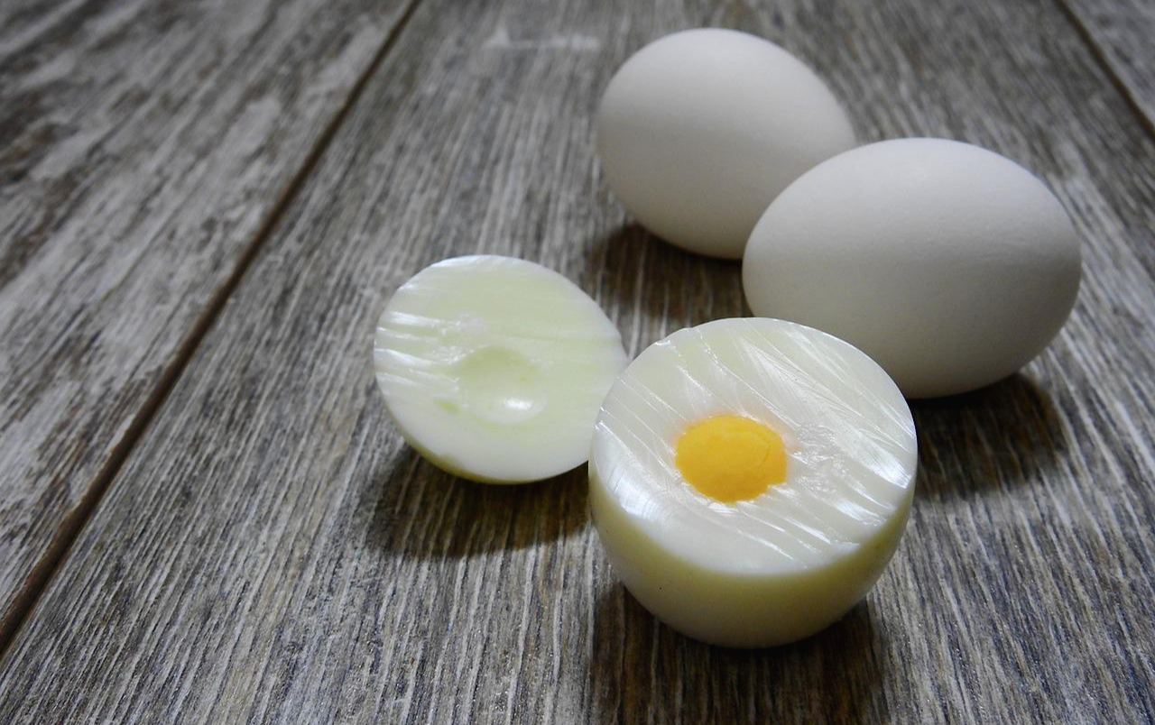 계란이-식탁에-놓여있는-모습
