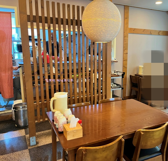 거제도-고현-시청우동-테이블